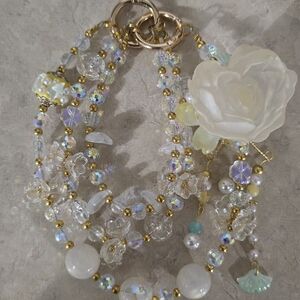 Elegant Gold and White Beaded Necklace